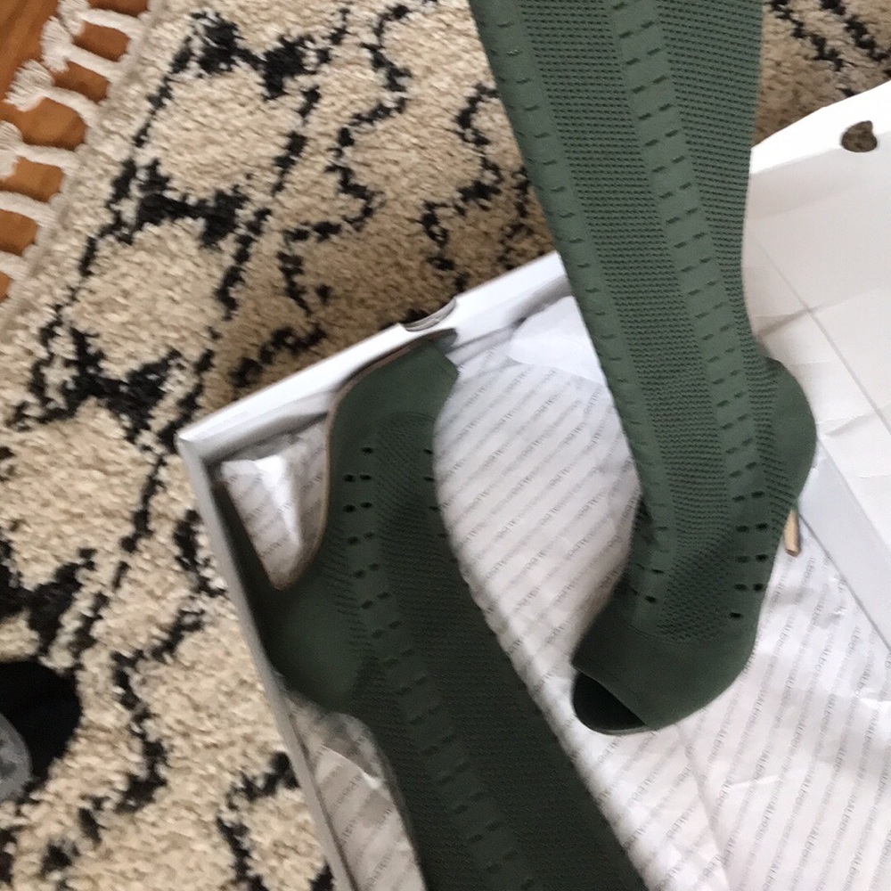 SIZE 7 OLIVE GREEN OVER-THE-KNEE ALDO SANDAL BOOTS